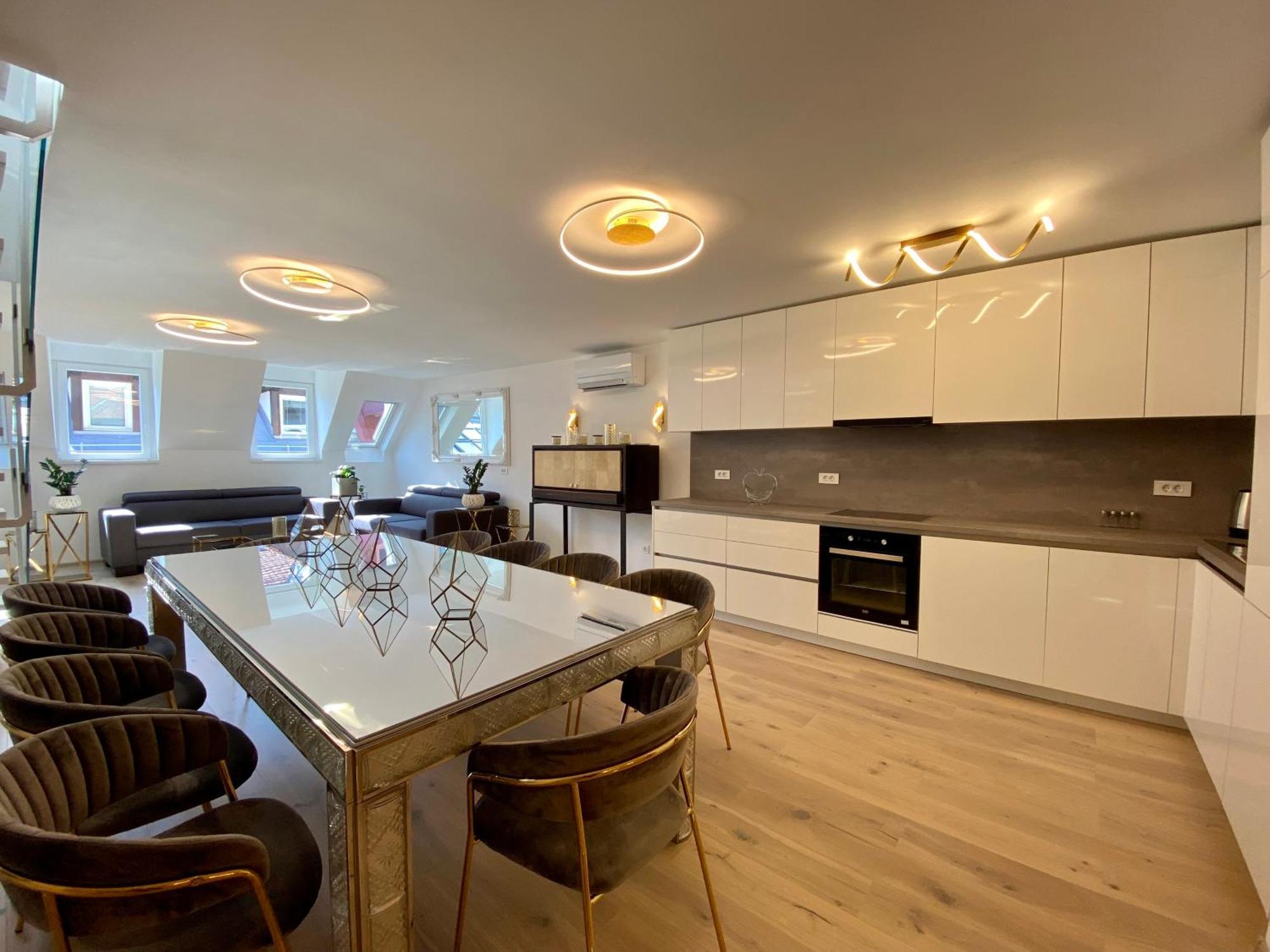 Ab - The Princess Castle Triplex Apartma *